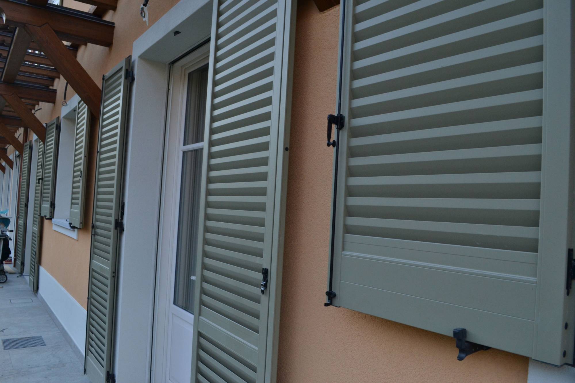 Corbetta-Serramenti-Finestre-legno-classiche-persiane-residenza-storica-Varese (16)