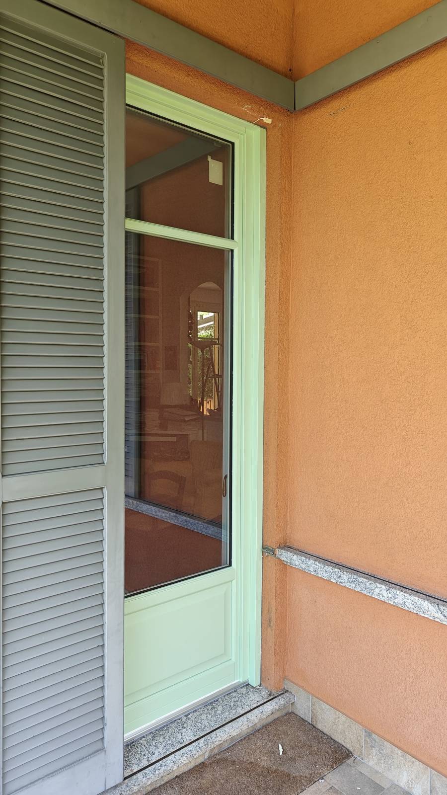 Corbetta-serramenti-Finestre turchesi in legno stile Como (6)