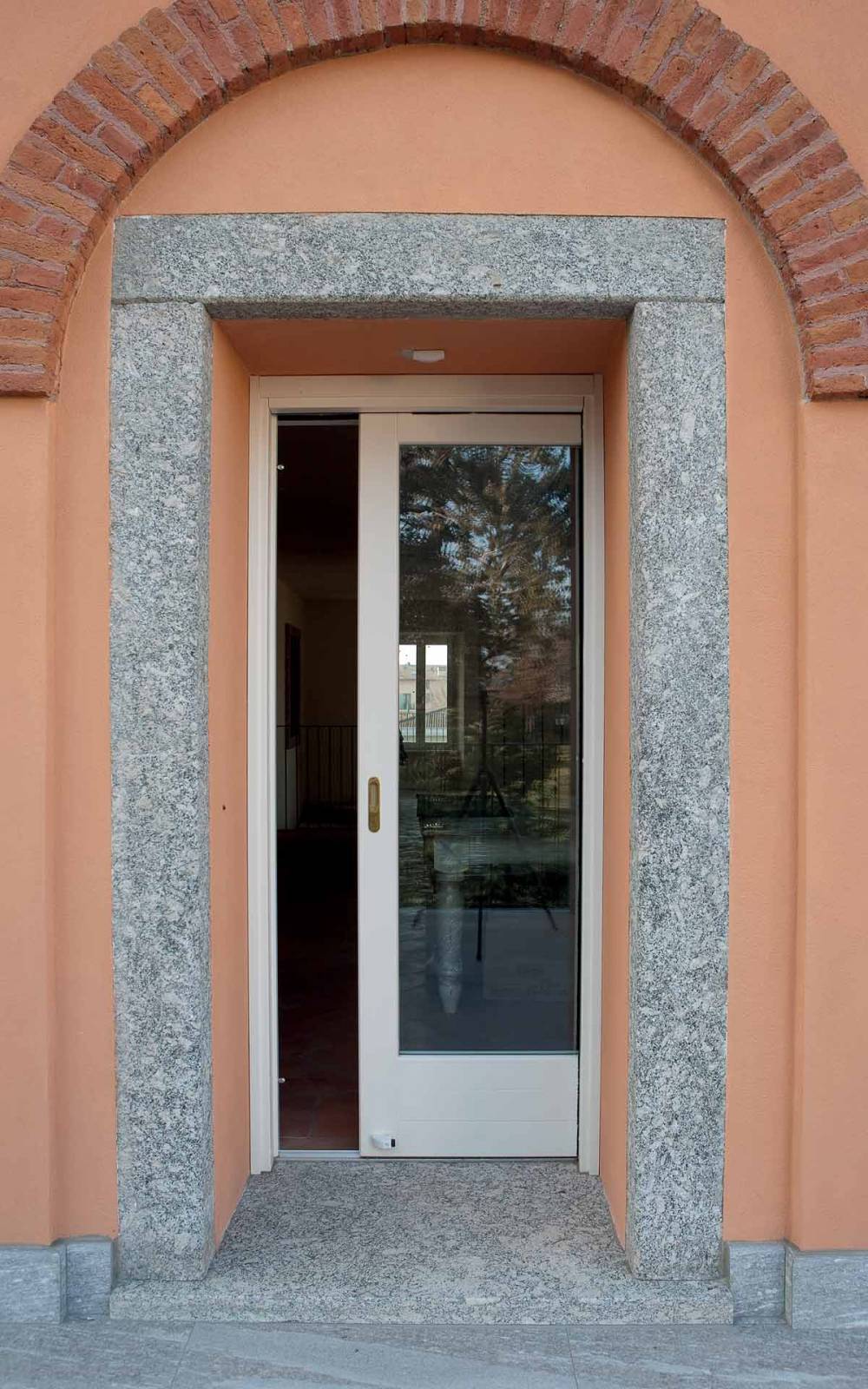 corbetta-serramenti-Realizzazione portoncino su misura a Cant&ugrave; (2)