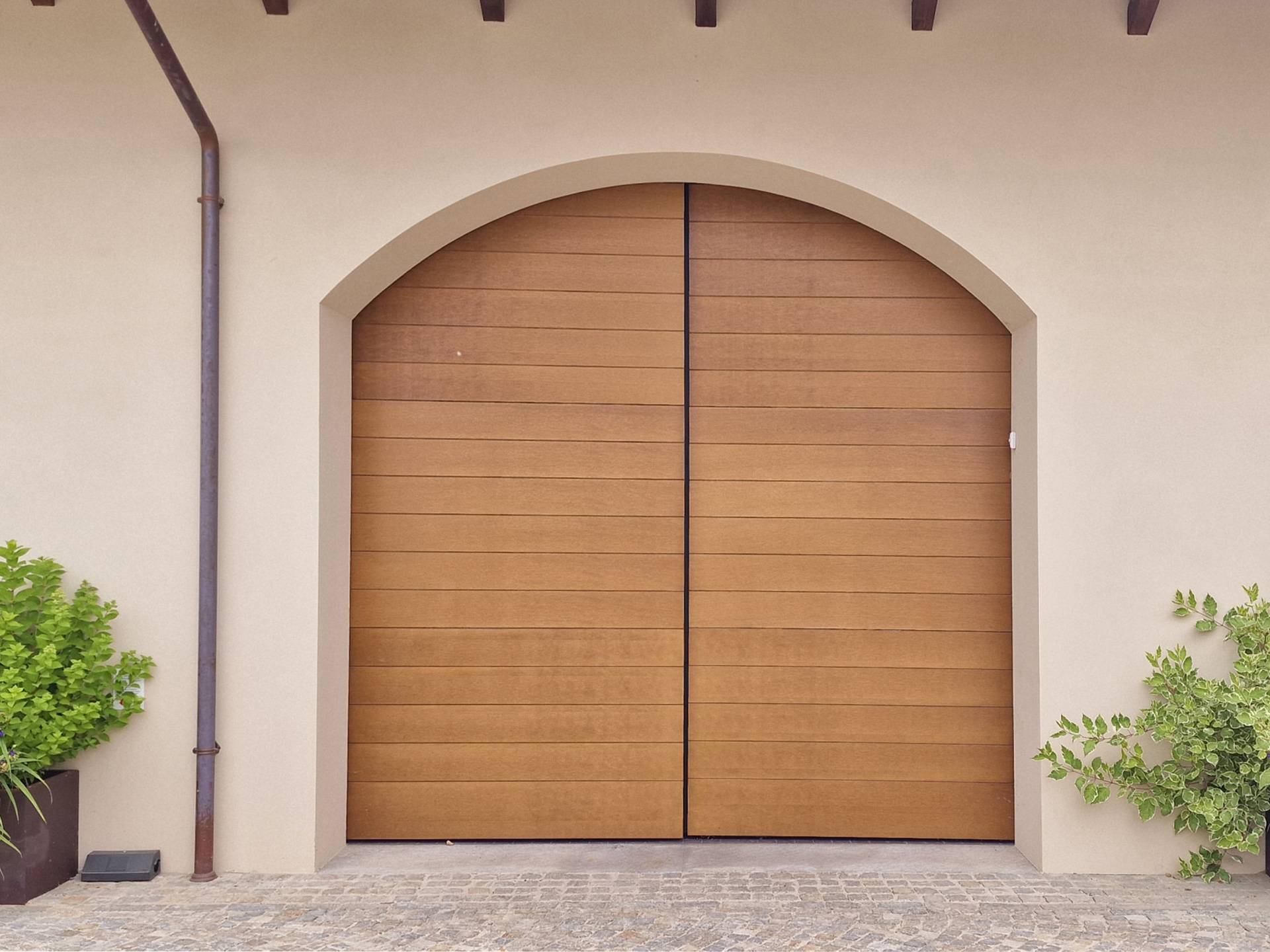 Corbetta-serramenti-portoncino-su-misura-legno-classici-cantina-vini-Piemonte-13