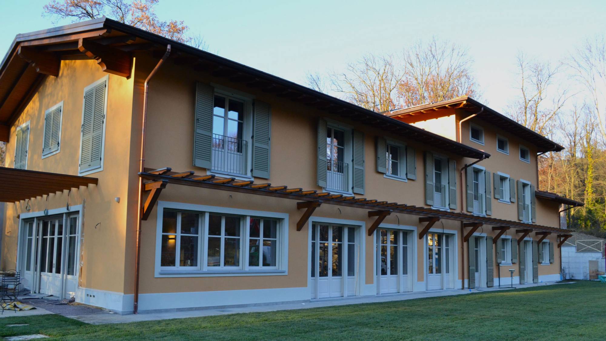 Corbetta-Serramenti-Finestre-legno-classiche-frangisole-residenza-storica-Varese-preview