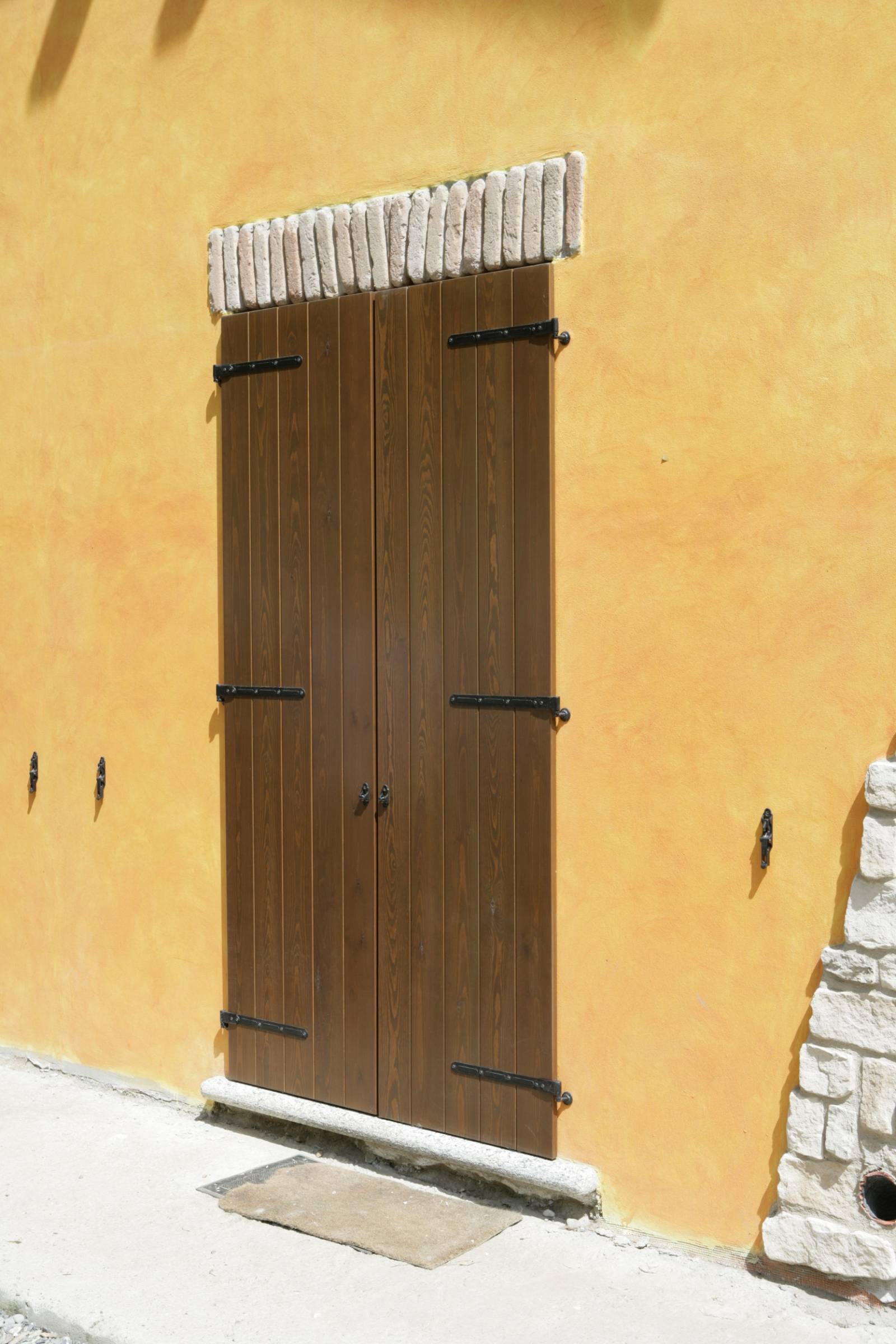 corbetta-serramenti-Finestre in legno e antoni dogati a Cernobbio (5)