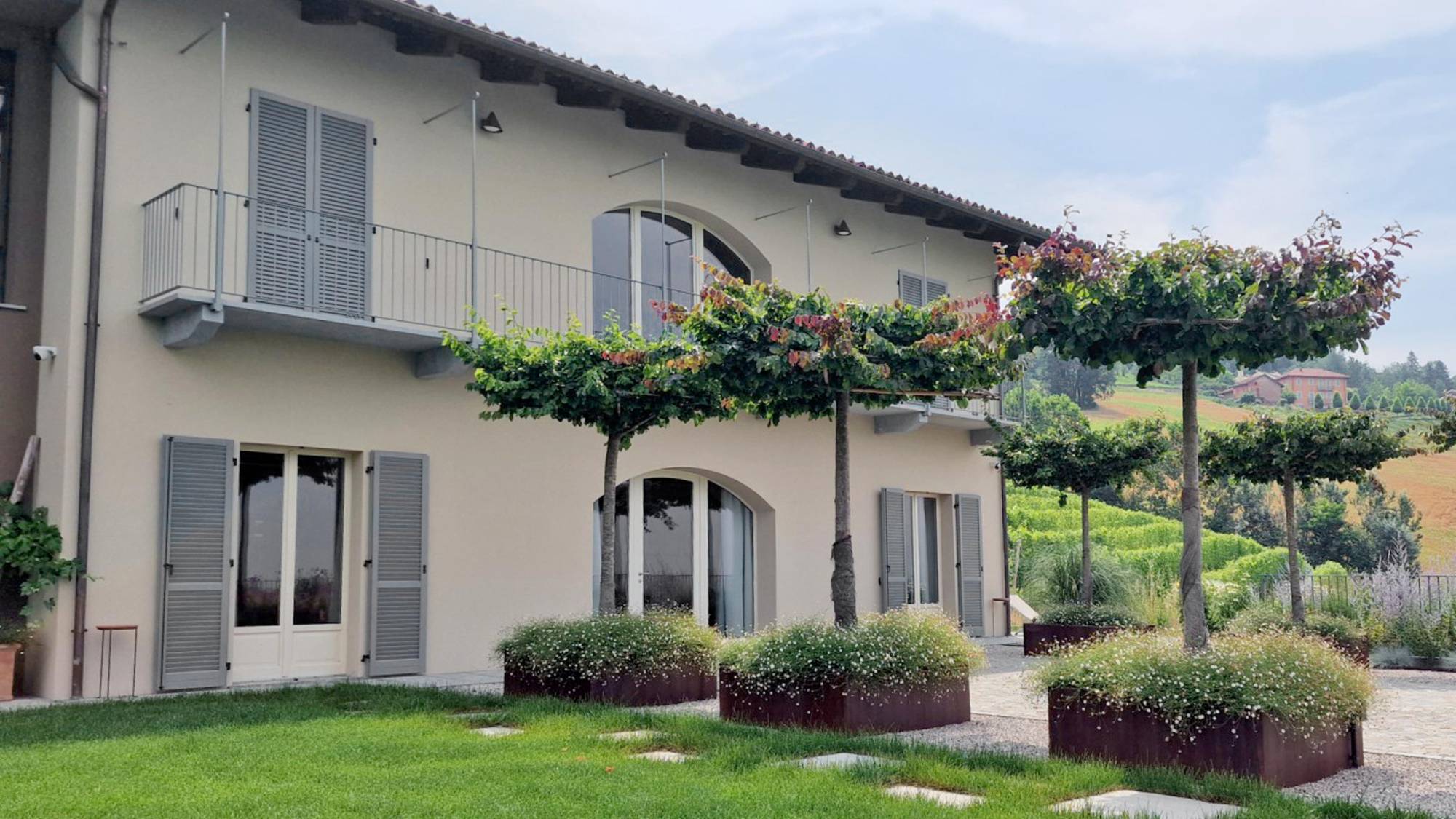 Corbetta-serramenti-legno-classici-per-cantina-vini-in-Piemonte-Preview