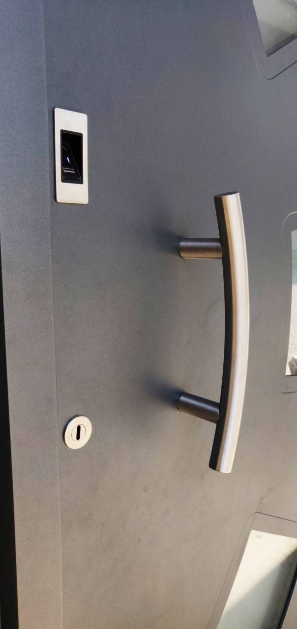 Corbetta-serramenti-Portoncino ingresso alluminio Finstral Como (3)