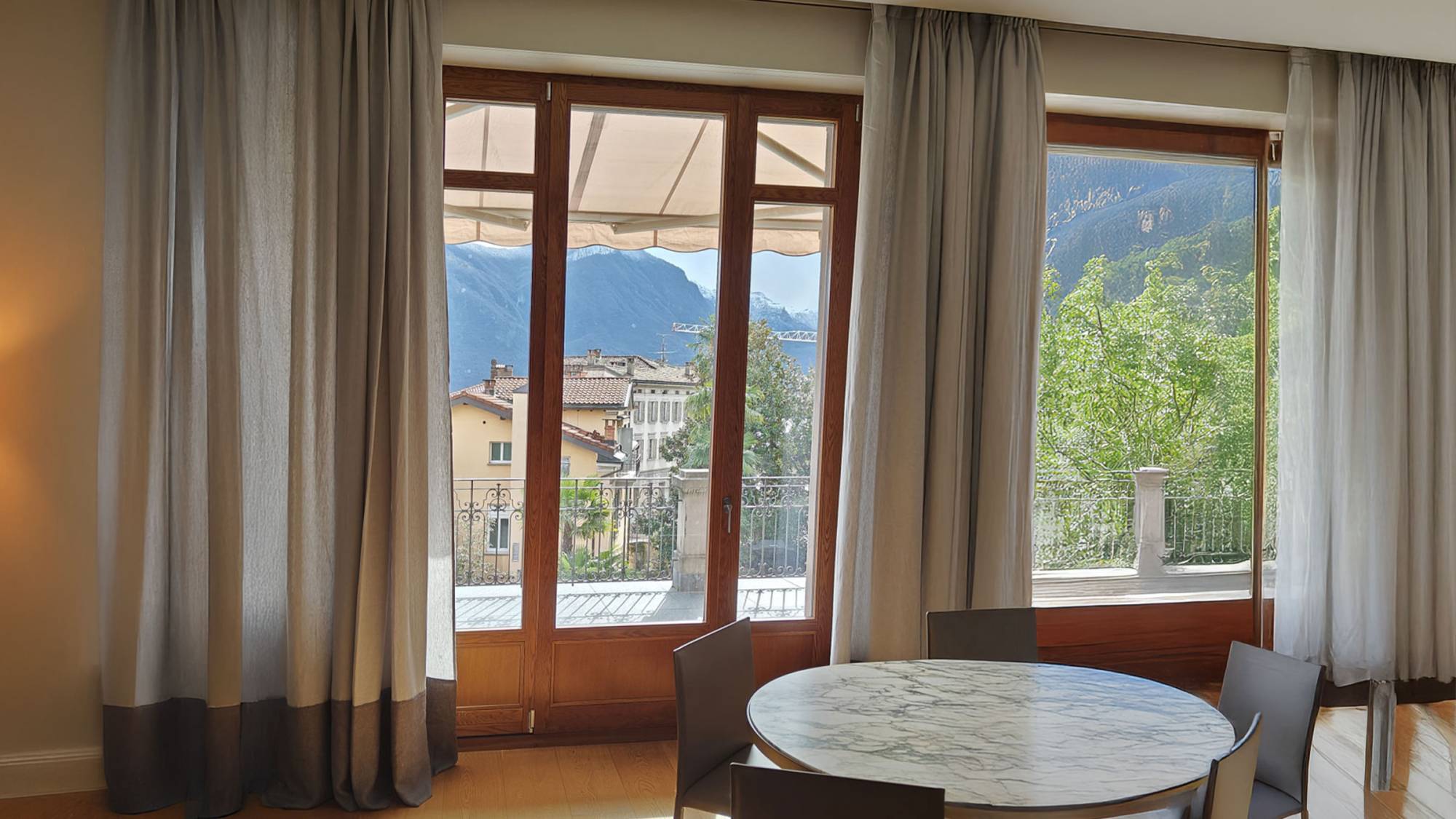 Corbetta-serramenti-Finestre-legno-rovere-Lugano-preview