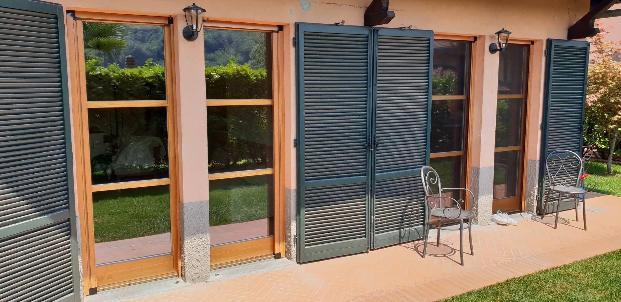 corbetta-serramenti-Realizzazione finestre in legno e zanzariere a Como (2)