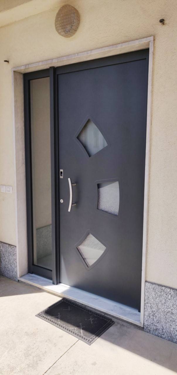 Corbetta-serramenti-Portoncino ingresso alluminio Finstral Como (2)