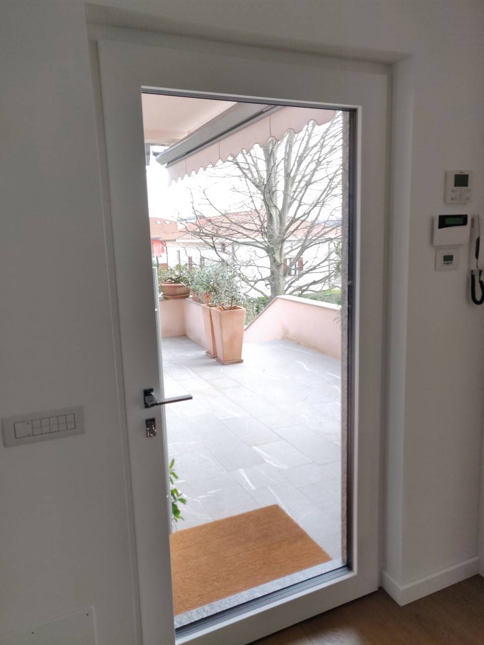 corbetta-serramenti-portoncino Finstral di sicurezza con vetro a Cantù (1)