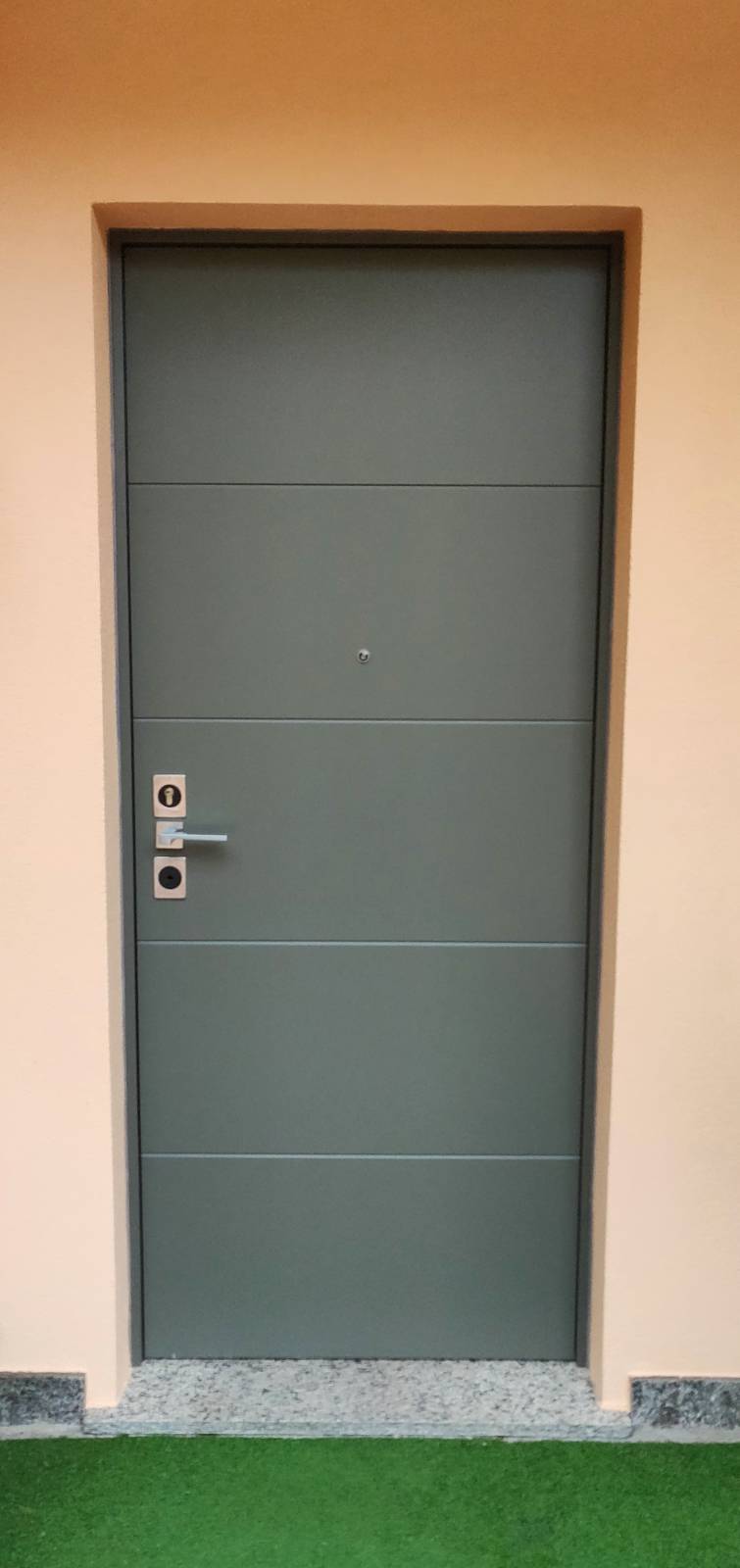 Corbetta-serramenti-Installazione porta blindata a Como (2)