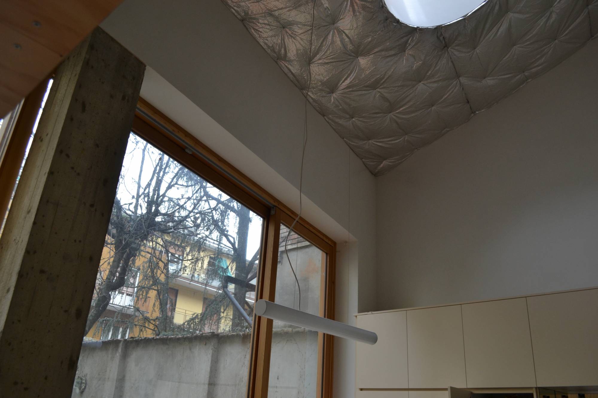 corbetta-serramenti-Realizzazione finestra scorrevole alzante larice 3 ante (1)