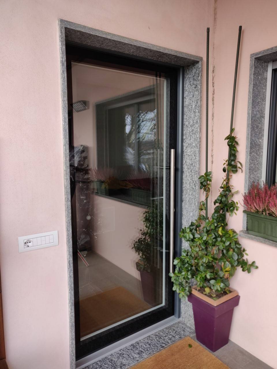 corbetta-serramenti-portoncino Finstral di sicurezza con vetro a Cantù (2)