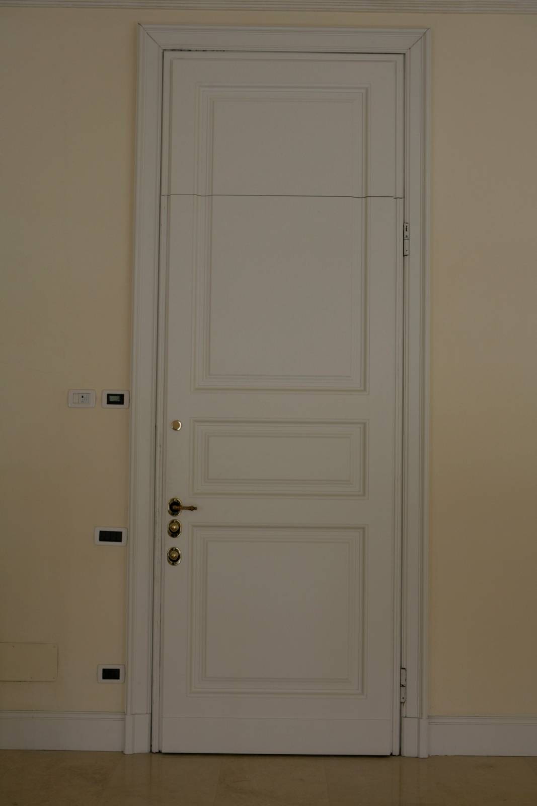 corbetta-serramenti-Porta interna Ferrerolegno e porta blindata Dierre in stile a Cant&ugrave; (3)