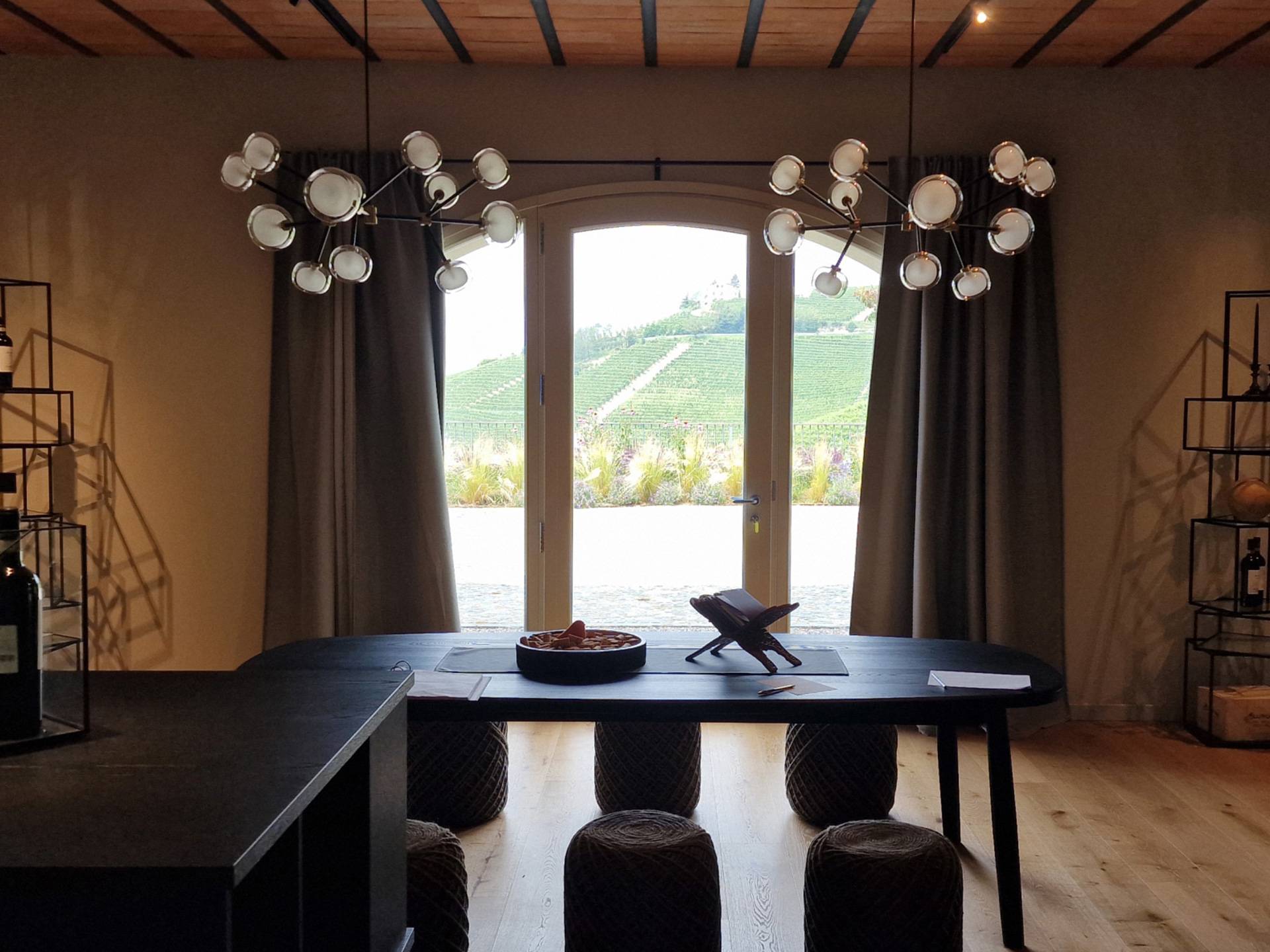 Corbetta-serramenti-finestre-su-misura-legno-classici-cantina-vini-Piemonte-06