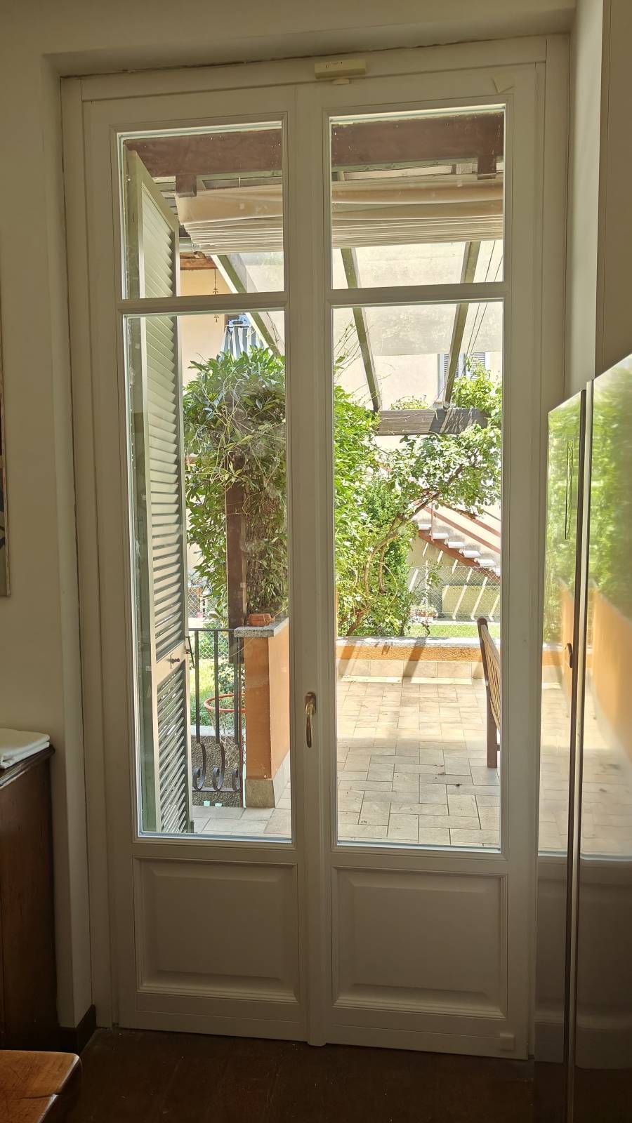 Corbetta-serramenti-Finestre turchesi in legno stile Como (2)