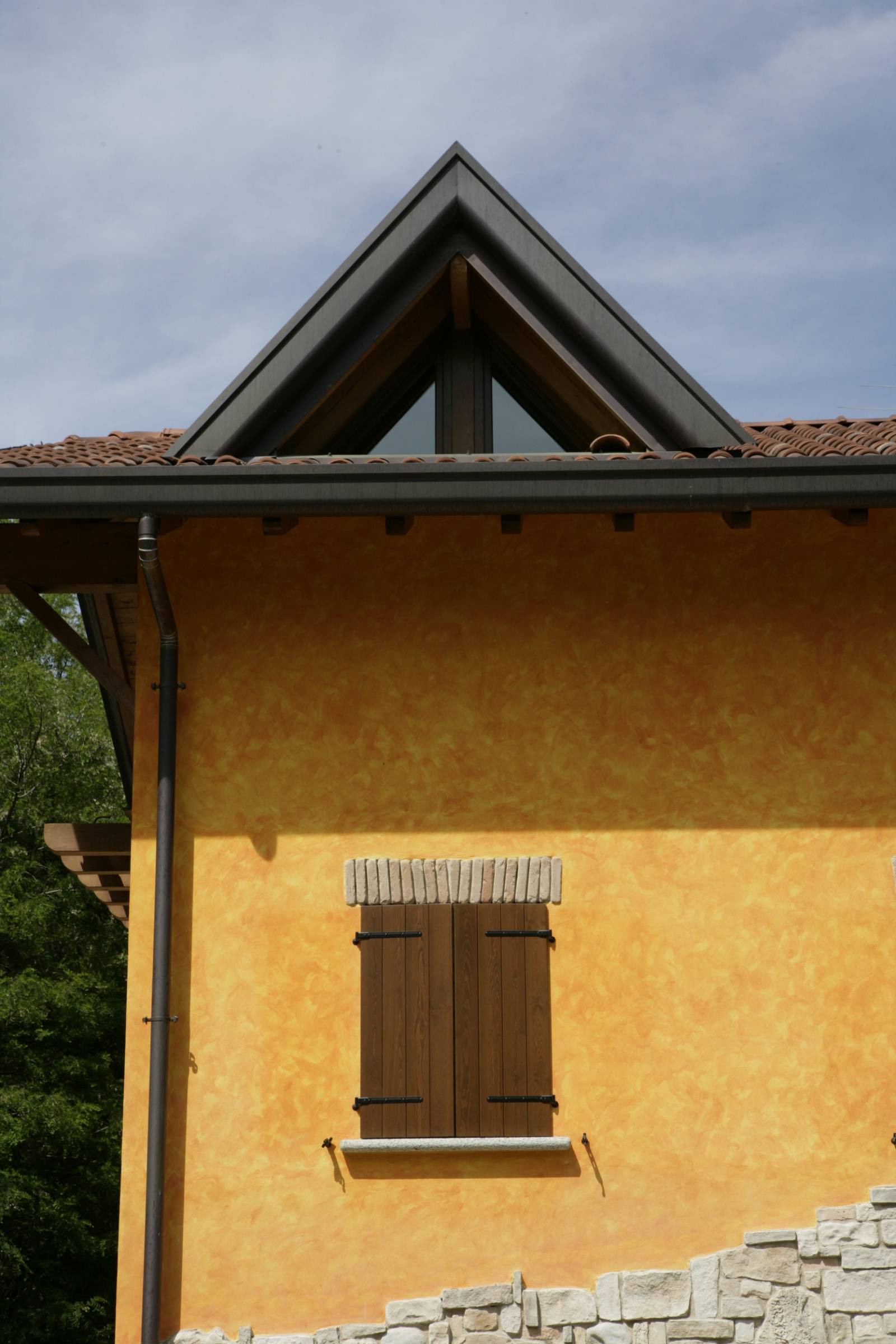 corbetta-serramenti-Finestre in legno e antoni dogati a Cernobbio (7)