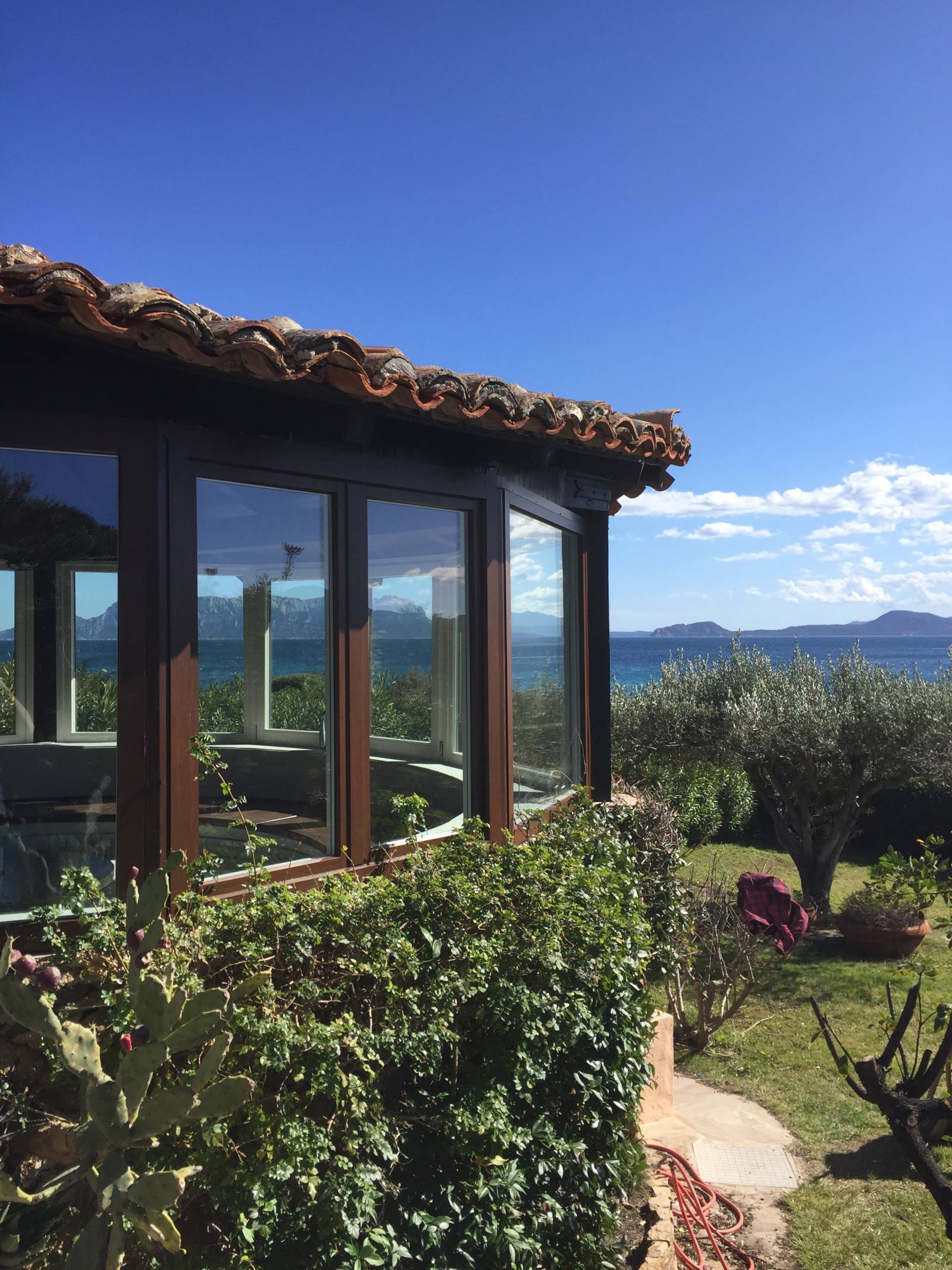 Corbetta-serramenti-Realizzazione finestre legno alluminio in Sardegna (5)