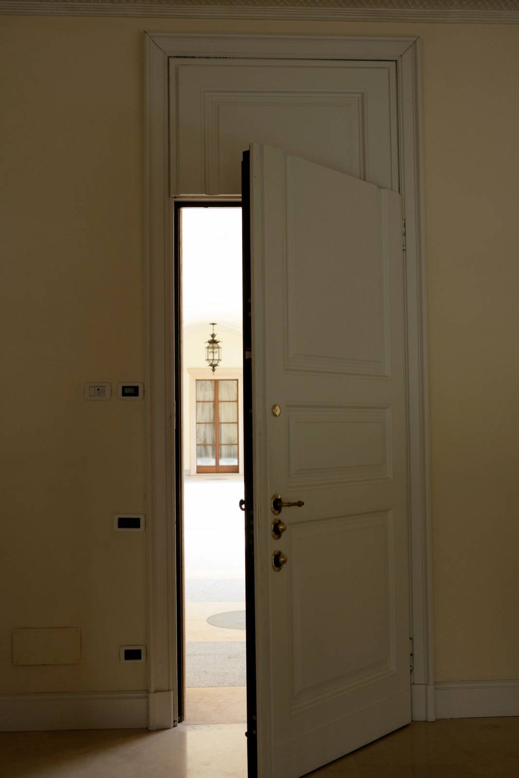 corbetta-serramenti-Porta interna Ferrerolegno e porta blindata Dierre in stile a Cantù (2)