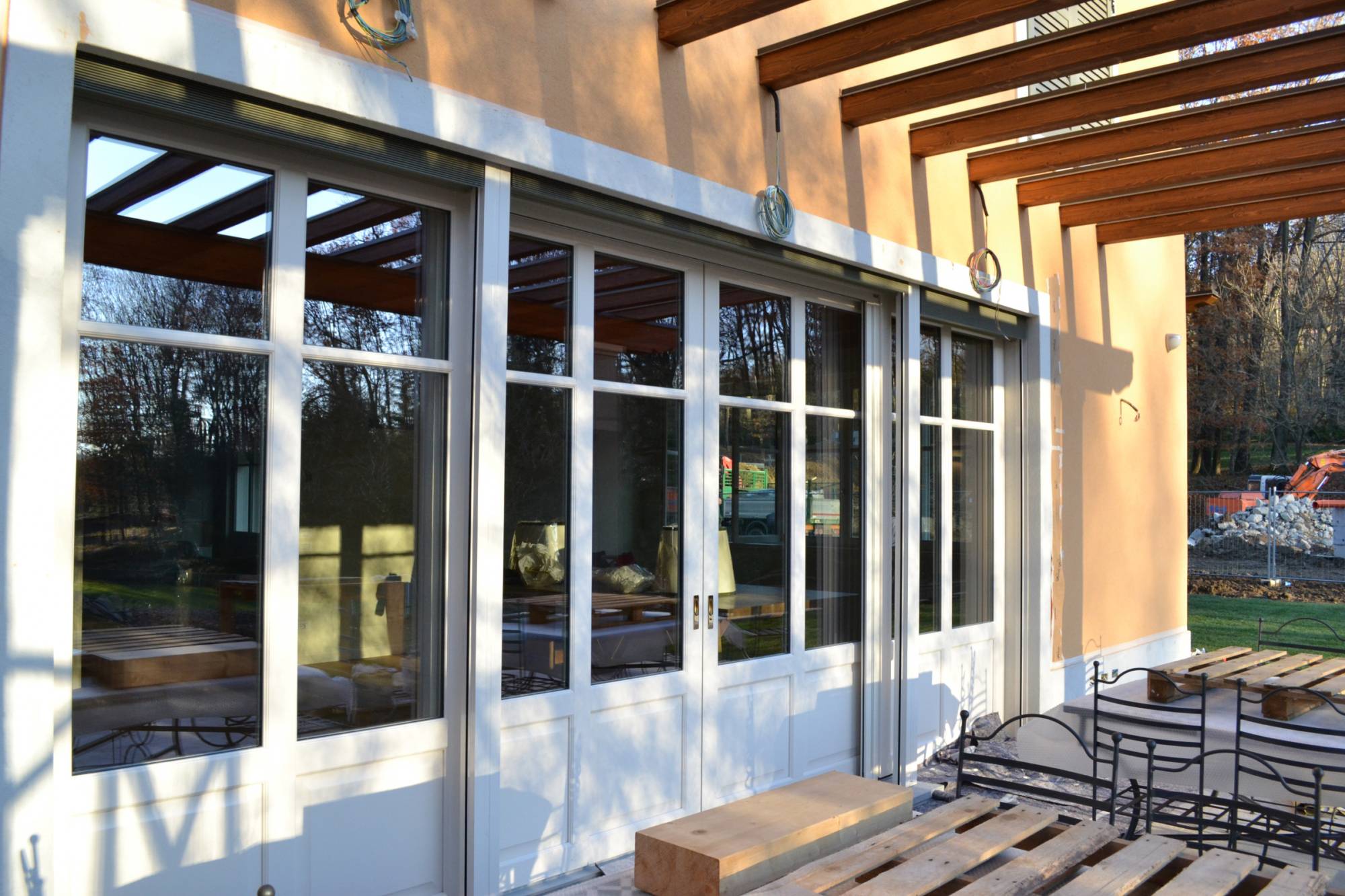 Corbetta-serramenti-Vetrata-scorrevole-alzante-classica-Como-bianco3