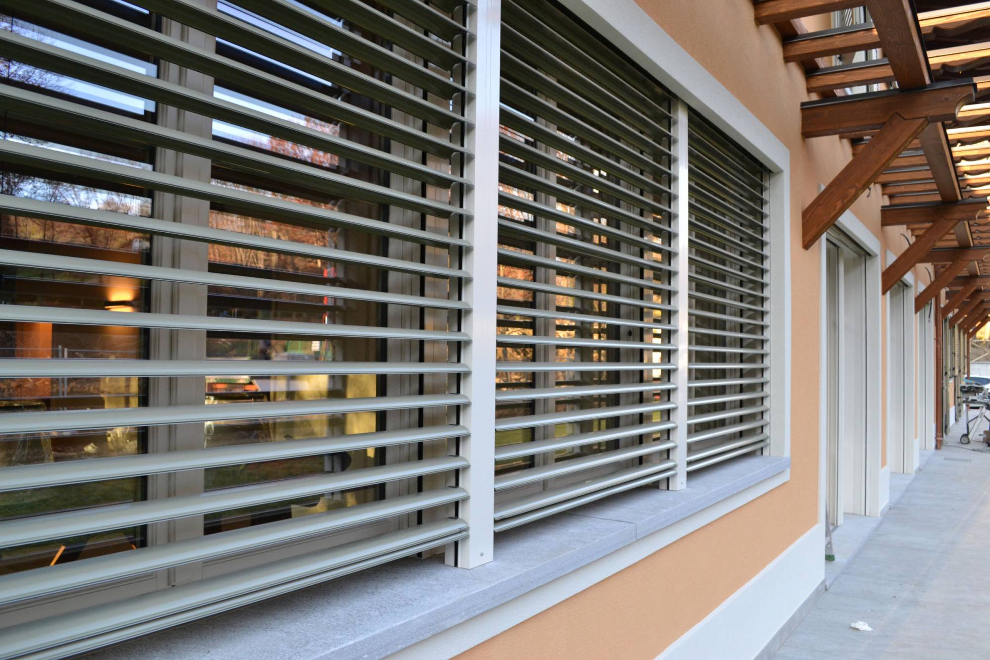 Corbetta-Serramenti-Finestre-legno-classiche-frangisole-residenza-storica-Varese (8)