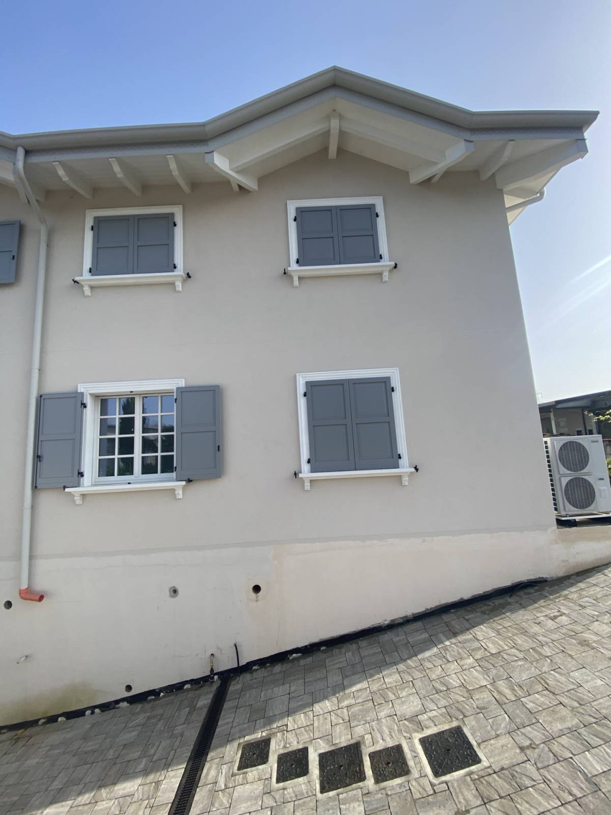 Corbetta- serramenti Finestre stile inglese  antoni grigi Varese (4)