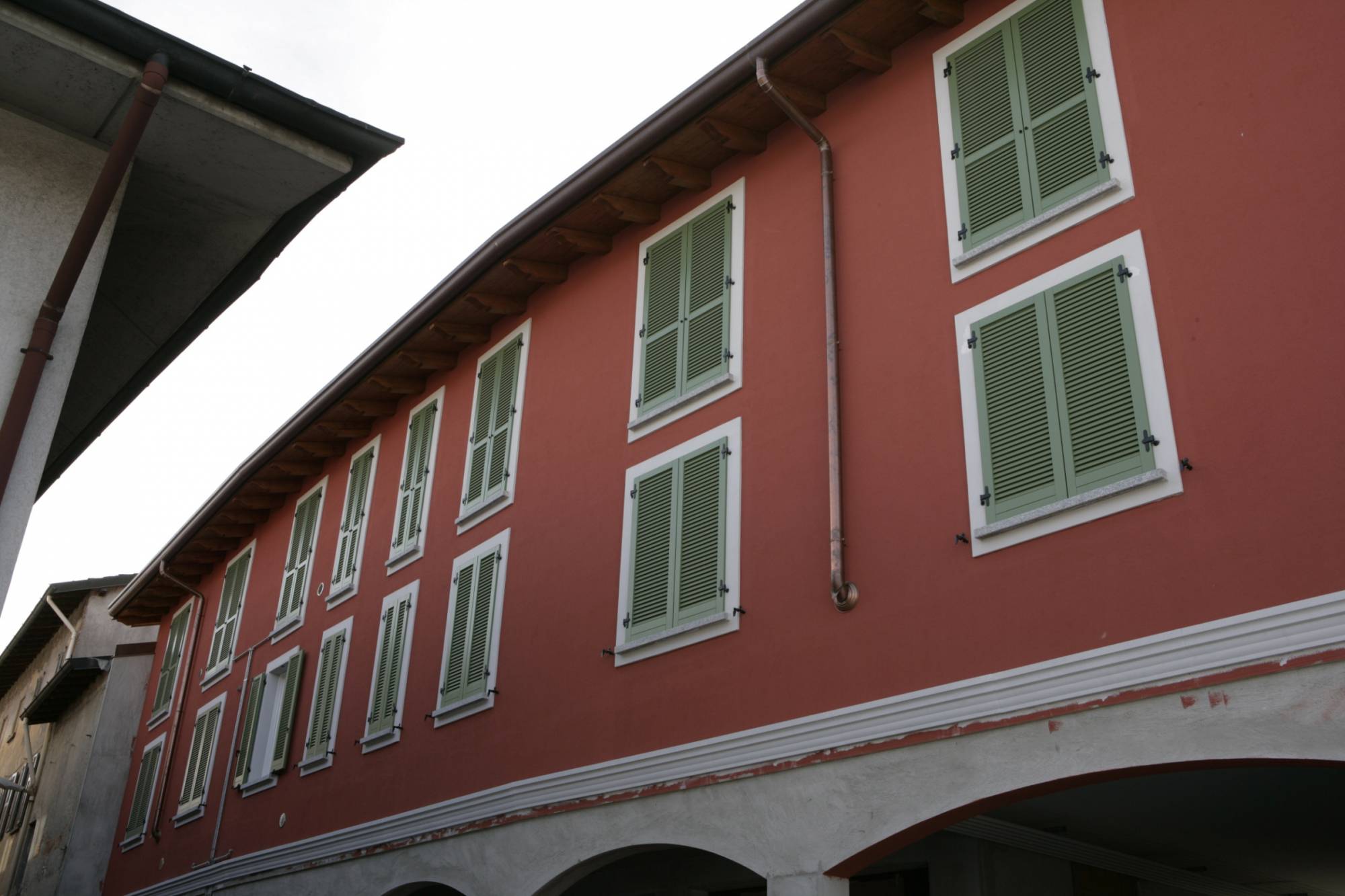 corbetta-serramenti-Installazione persiane in legno a Milano (1)