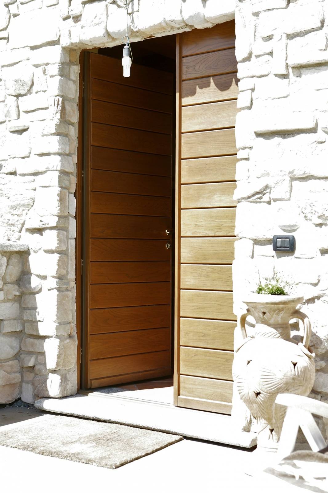 corbetta-serramenti-Portoncino dogato in legno a Como (1)