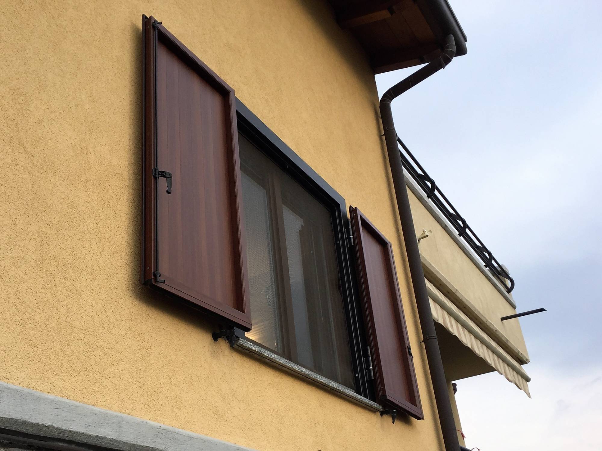 Corbetta-serramenti-Finestre, persiane e grate a Carate Urio (1)