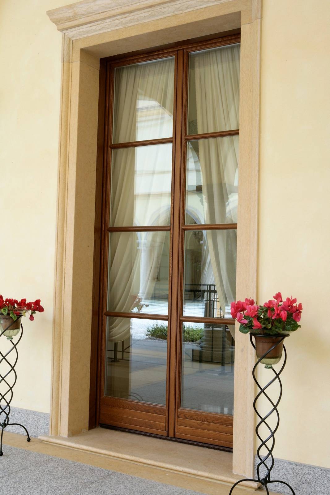 Finestre in legno rovere Visa2 e persiane scorrevoli a Saronno (2)