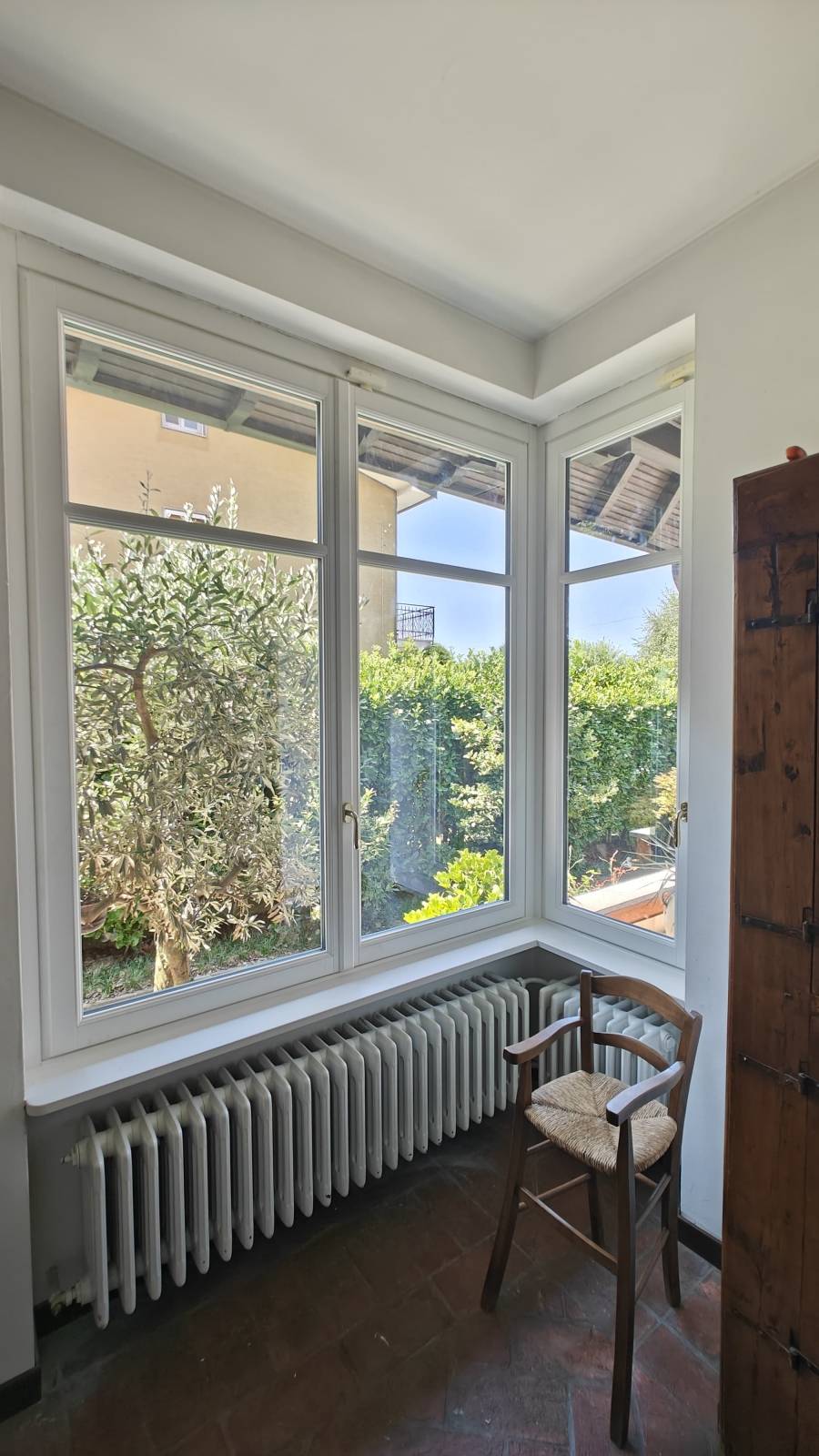 Corbetta-serramenti-Finestre turchesi in legno stile Como (1)