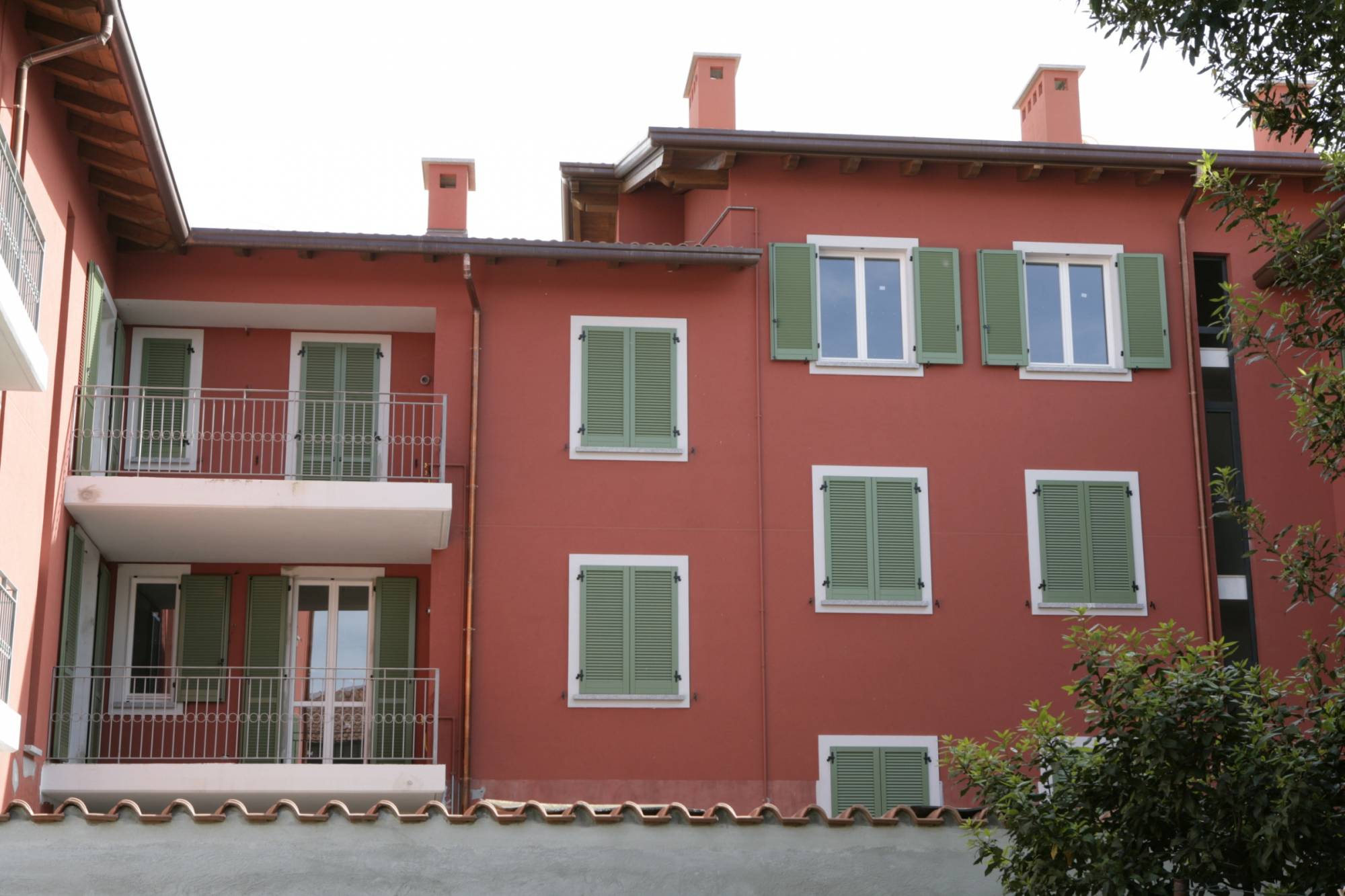 corbetta-serramenti-Installazione persiane in legno a Milano (2)