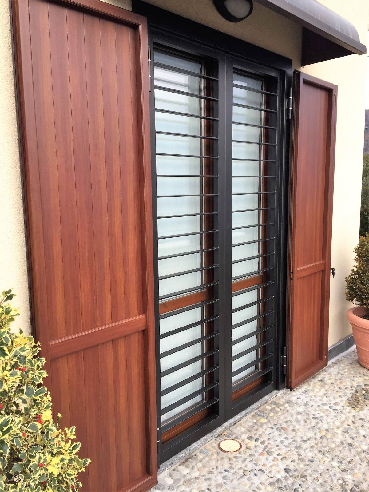 Corbetta-serramenti-Finestre, persiane e grate a Carate Urio (3)